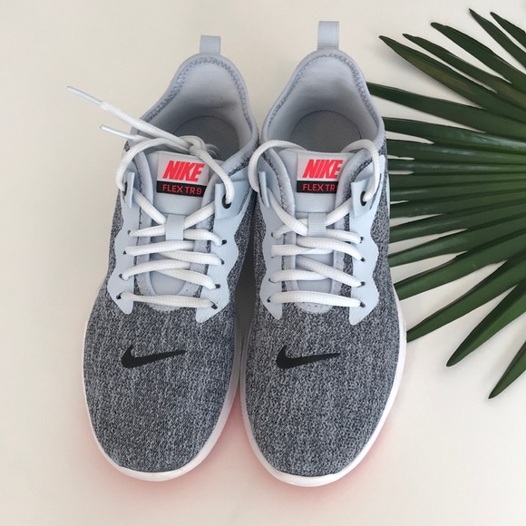 Nike Shoes - LIKE NEW! Nike Flex TR9 Women’s Training Shoes